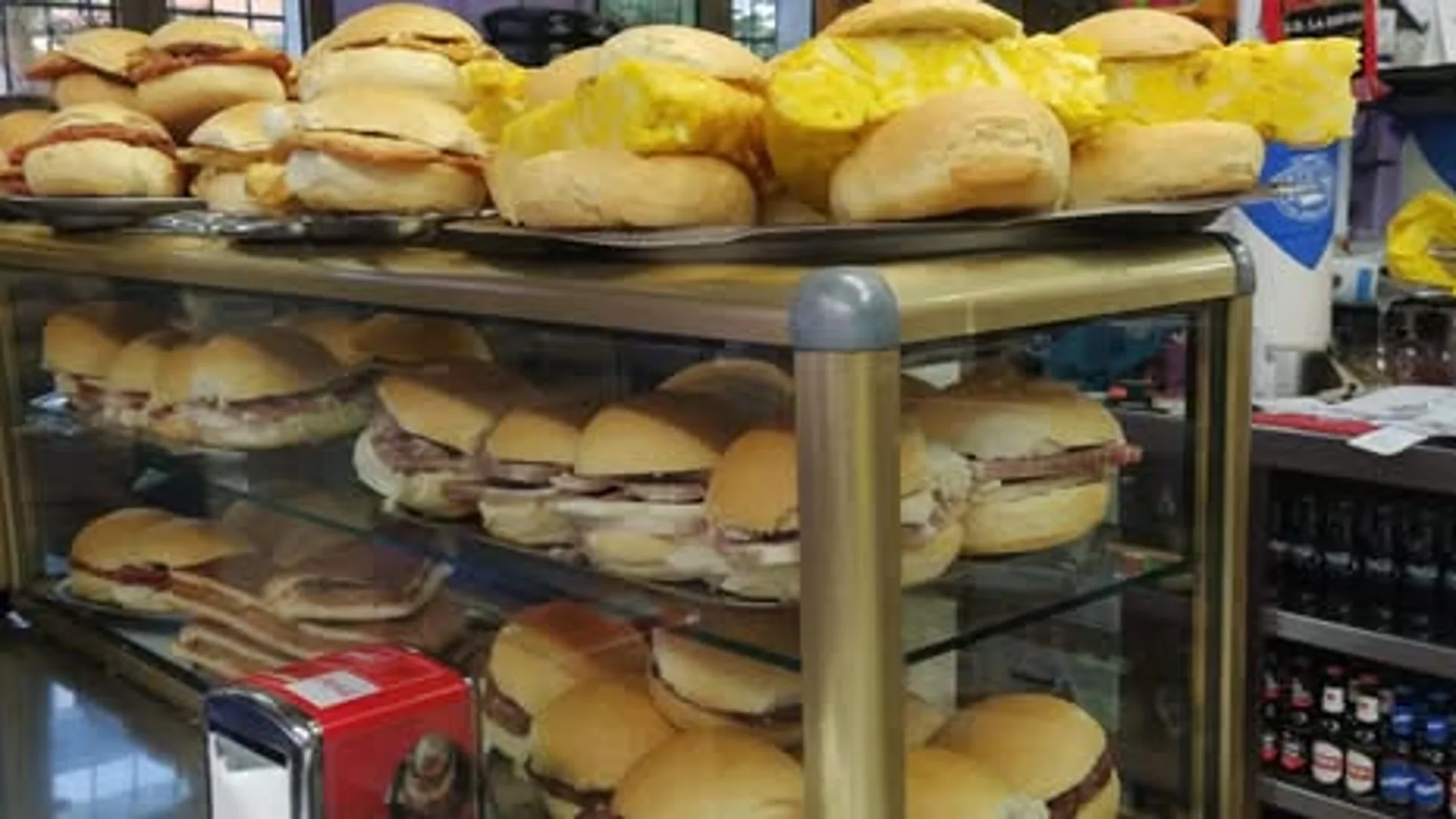 El bar tienda asturiano con los pinchos XXL a 1,80 euros