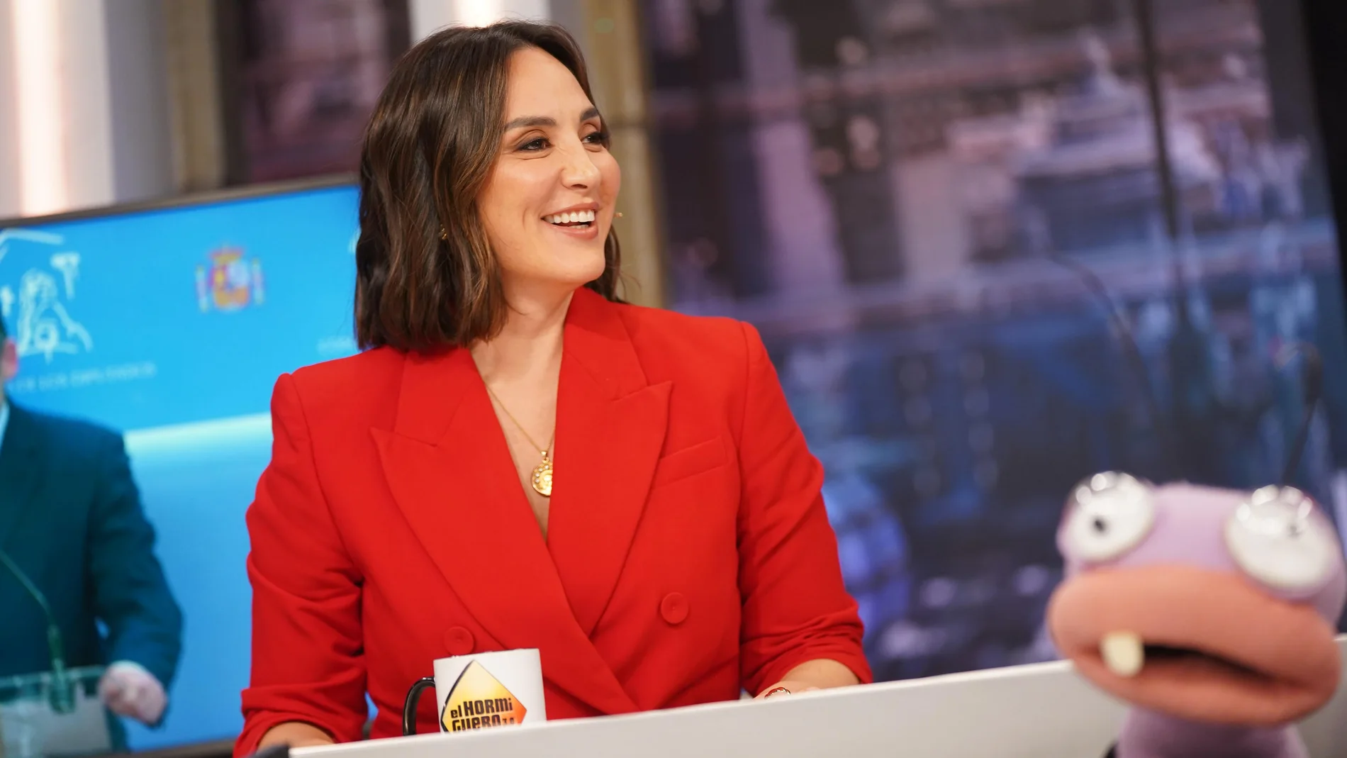 Tamara Falcó con traje rojo.
