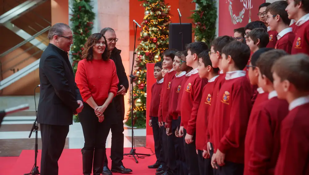 Díaz Ayuso inaugura el tradicional Belén de la Real Casa de Correos y el programa Villancicos en Sol. David Ja