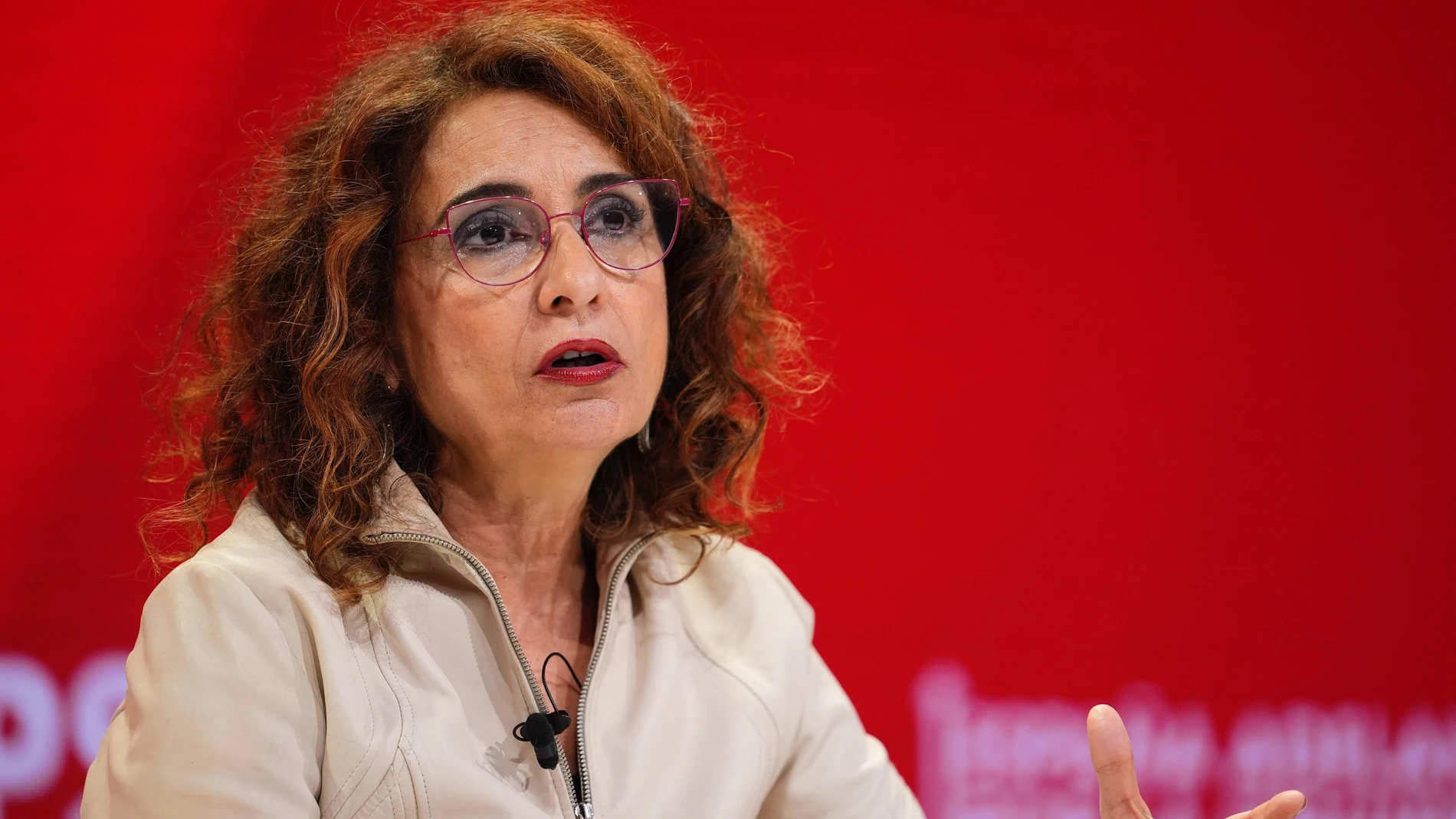 La vicepresidenta primera del Gobierno y vicesecretaria general del PSOE, María Jesús Montero, en un ágora sobre desinformación en el 41º Congreso del PSOE. JOAQUÍN CORCHERO | EUROPA PRESS 30/11/2024