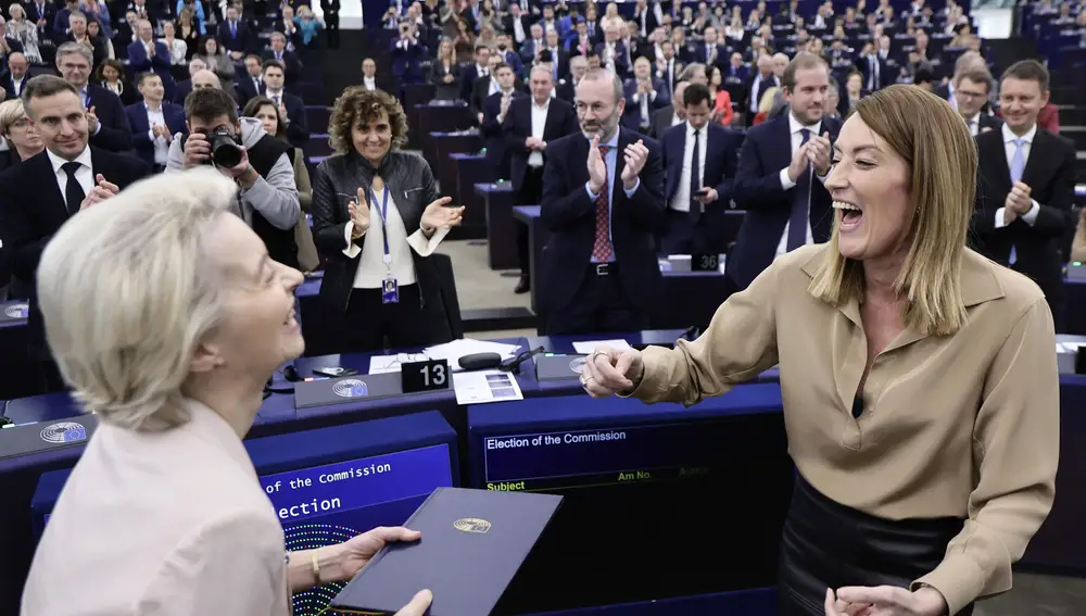 European Commission President Ursula von der Leyen receives the document for the election of the commission by European Parliament President Roberta Metsola (R) following the election of the Commissioners-designate members at the European Parliament in Strasbourg, France.