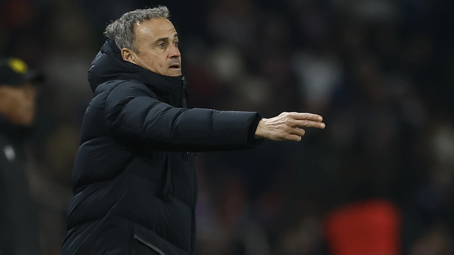 Paris (France), 27/11/2024.- PSG head coach Luis Enrique reacts during the French Ligue 1 soccer match between PSG and FC Nantes in Paris, France, 30 November 2024. (Francia) EFE/EPA/YOAN VALAT