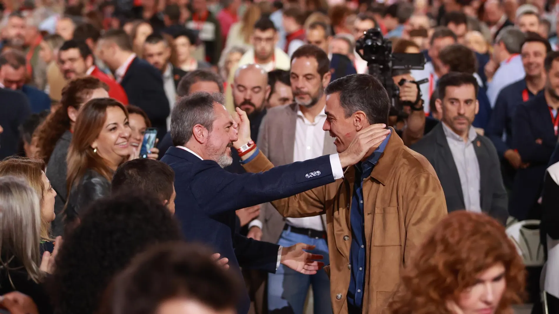 Juan Espadas y Pedro Sánchez en el Congreso celebrado en Sevilla