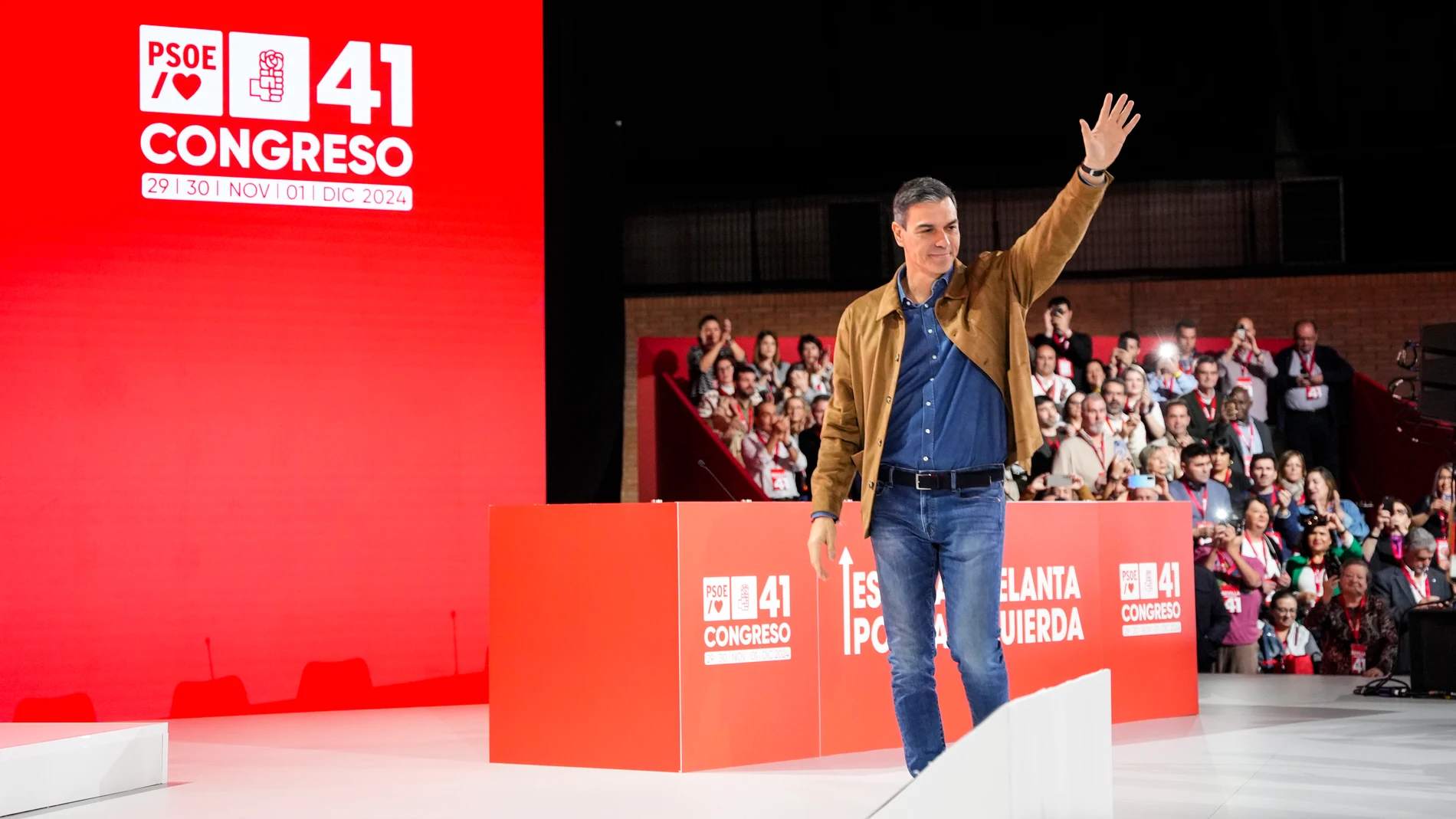 El Presidente del Gobierno, Pedro Sánchez, durante la inauguración del 41º Congreso Federal del PSOE en el Palacio de Congresos y Exposiciones, a 30 de noviembre de 2024 en Sevilla (Andalucía, España). El PSOE inaugura su 41 Congreso Federal en el que el partido cerrará filas y se volcará en apoyar a su líder, el presidente del Gobierno y secretario general, Pedro Sánchez. 30 NOVIEMBRE 2024 Joaquin Corchero / Europa Press 30/11/2024