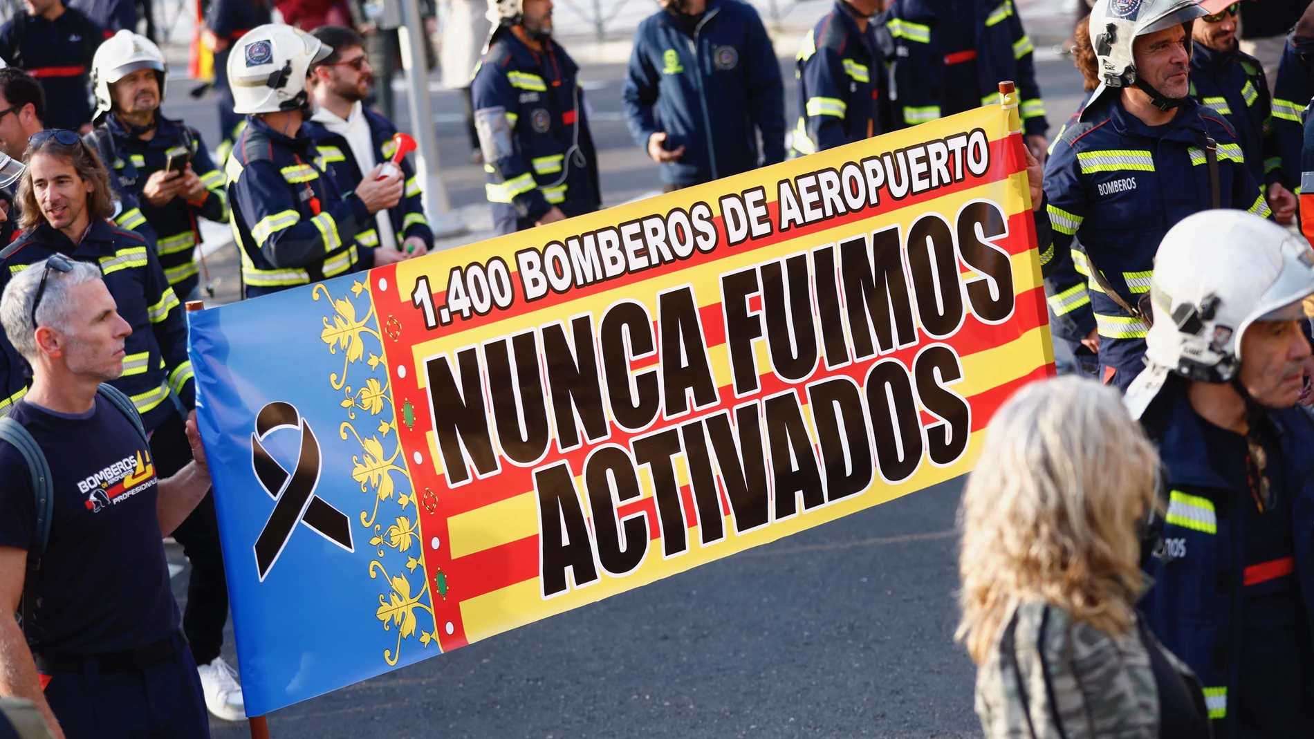 Manifestación de Bomberos para pedir la aprobación de su Ley y denunciar lo ocurrido en la Dana. © Jesús G. Feria.