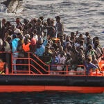 Un nuevo cayuco con 216 migrantes llega a El Hierro (Canarias)