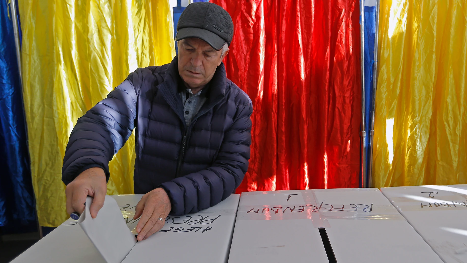 BUCHAREST, Nov. 24, 2024 -- A man votes during the first round of the presidential elections at a polling station in Bucharest, Romania, Nov. 24, 2024. Romanians headed to the polls Sunday for the first round of the presidential election, choosing from 14 candidates to lead the country for the next five years. Europa Press/Contacto/Cristian Cristel 24/11/2024 ONLY FOR USE IN SPAIN