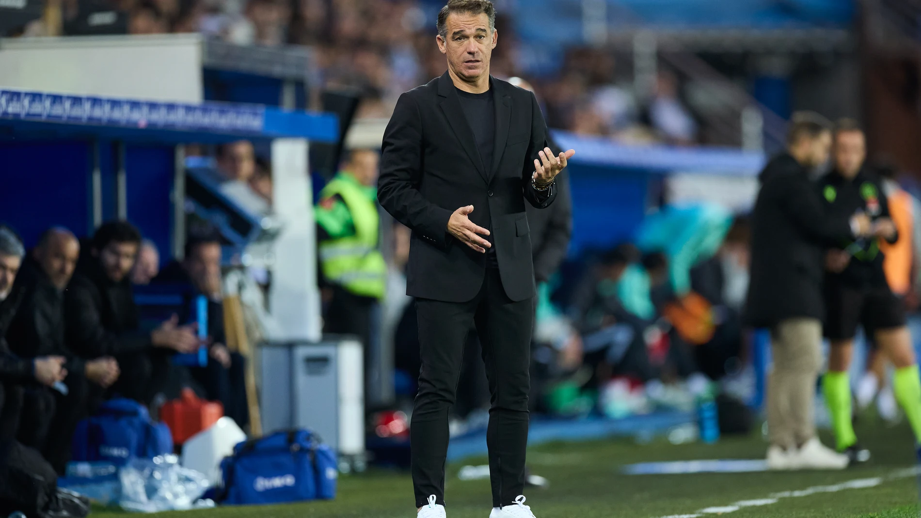 Luis Garcia Plaza head coach of Deportivo Alaves reacts during the LaLiga EA Sports match between Deportivo Alaves and CD Leganes at Mendizorrotza on November 30, 2024, in Vitoria, Spain. AFP7 30/11/2024 ONLY FOR USE IN SPAIN