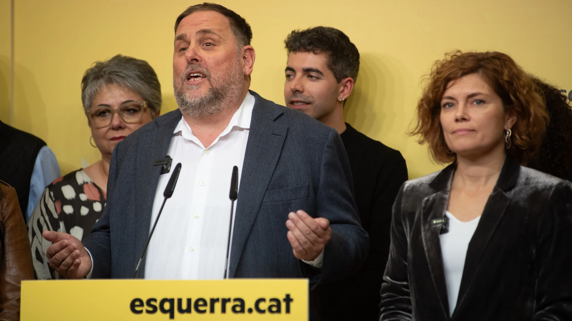 El expresidente de ERC y candidato a la Presidencia de ERC, Oriol Junqueras, comparece antes los medios de comunicación tras la primera vuelta de la jornada electoral por el 30 Congreso Nacional de ERC, en su sede, a 30 de noviembre de 2024, en Barcelona, Catalunya (España). La candidatura de Oriol Junqueras, Militància Decidim, ha conseguido un 48,3% de los votos, frente a los 35,3% de la candidatura de Nova Esquerra Nacional, encabezada por Xavier Godàs, y Foc Nou de Helena Solà, que se que...