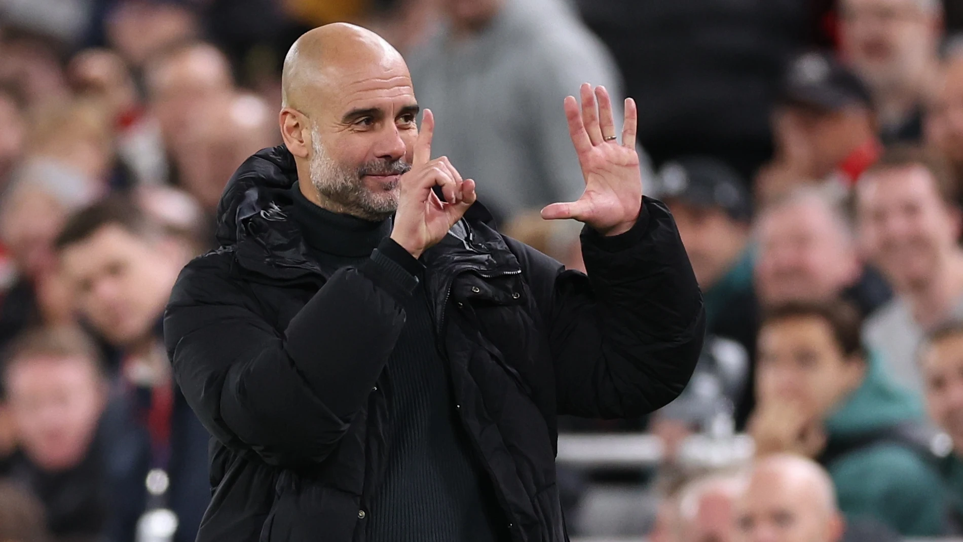 Liverpool (United Kingdom), 01/12/2024.- Manchester City manager Pep Guardiola gestures towards Manchester City fans during the English Premier League match between Liverpool and Manchester City in Liverpool, Britain, 01 December 2024. (Reino Unido) EFE/EPA/ADAM VAUGHAN EDITORIAL USE ONLY. No use with unauthorized audio, video, data, fixture lists, club/league logos, 'live' services or NFTs. Online in-match use limited to 120 images, no video emulation. No use in betting, games or single club...
