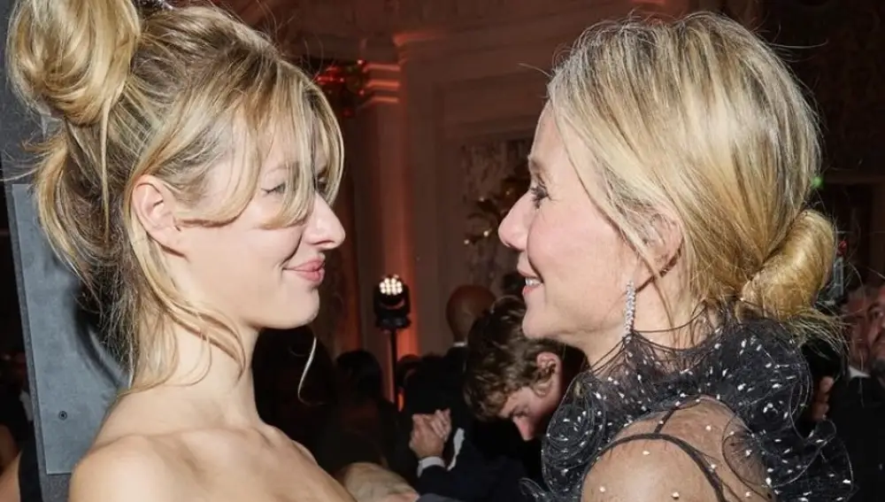 Gwyneth Paltrow y su hija Apple durante el Baile de Debutantes, en París.