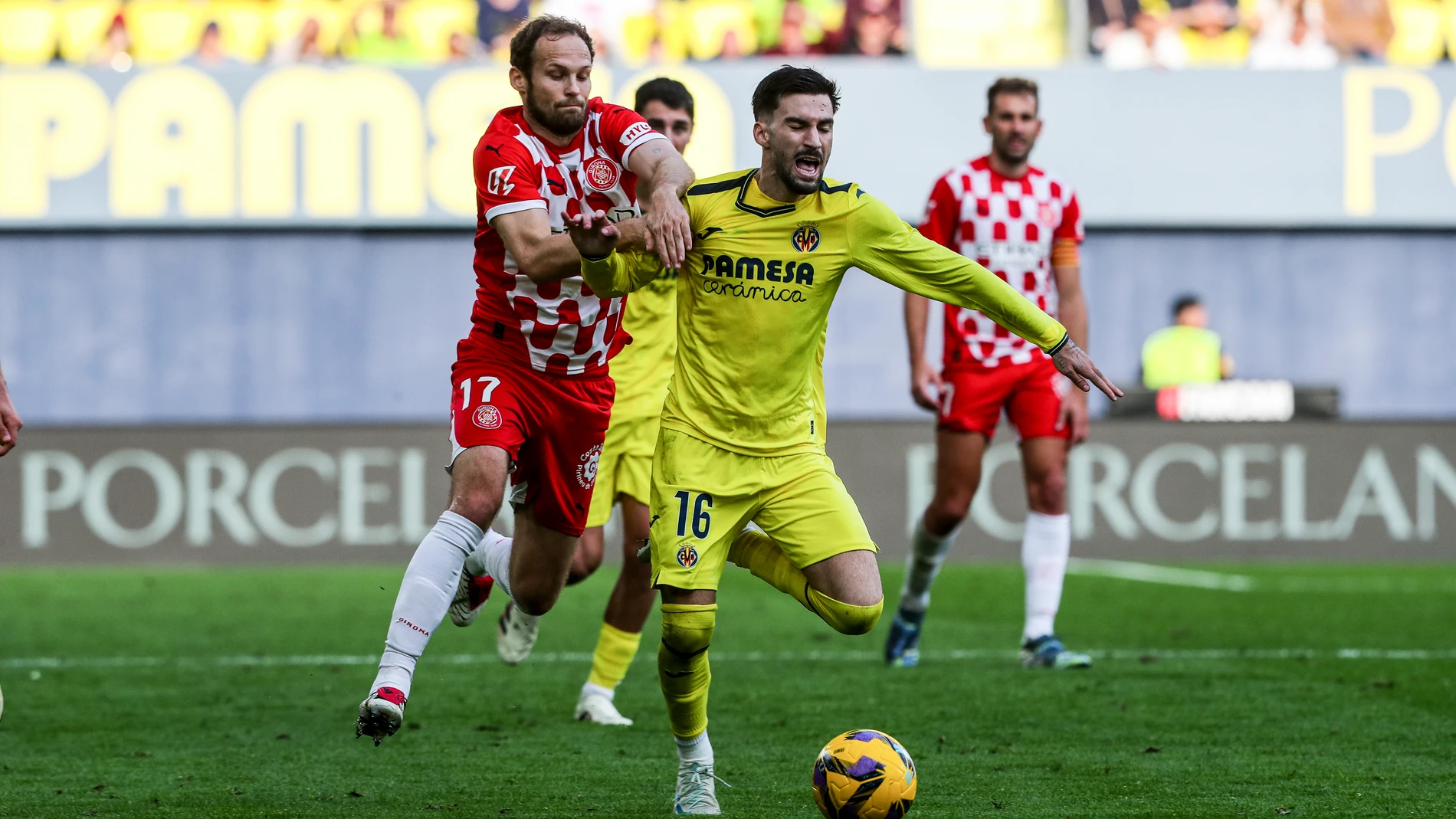 Alex Baena of Villarreal CF in action during the Spanish league, La Liga EA Sports, football match played between Villarreal CF and UD Girona FC at La Ceramica stadium on December 1, 2024, in Valencia, Spain. AFP7 01/12/2024 ONLY FOR USE IN SPAIN