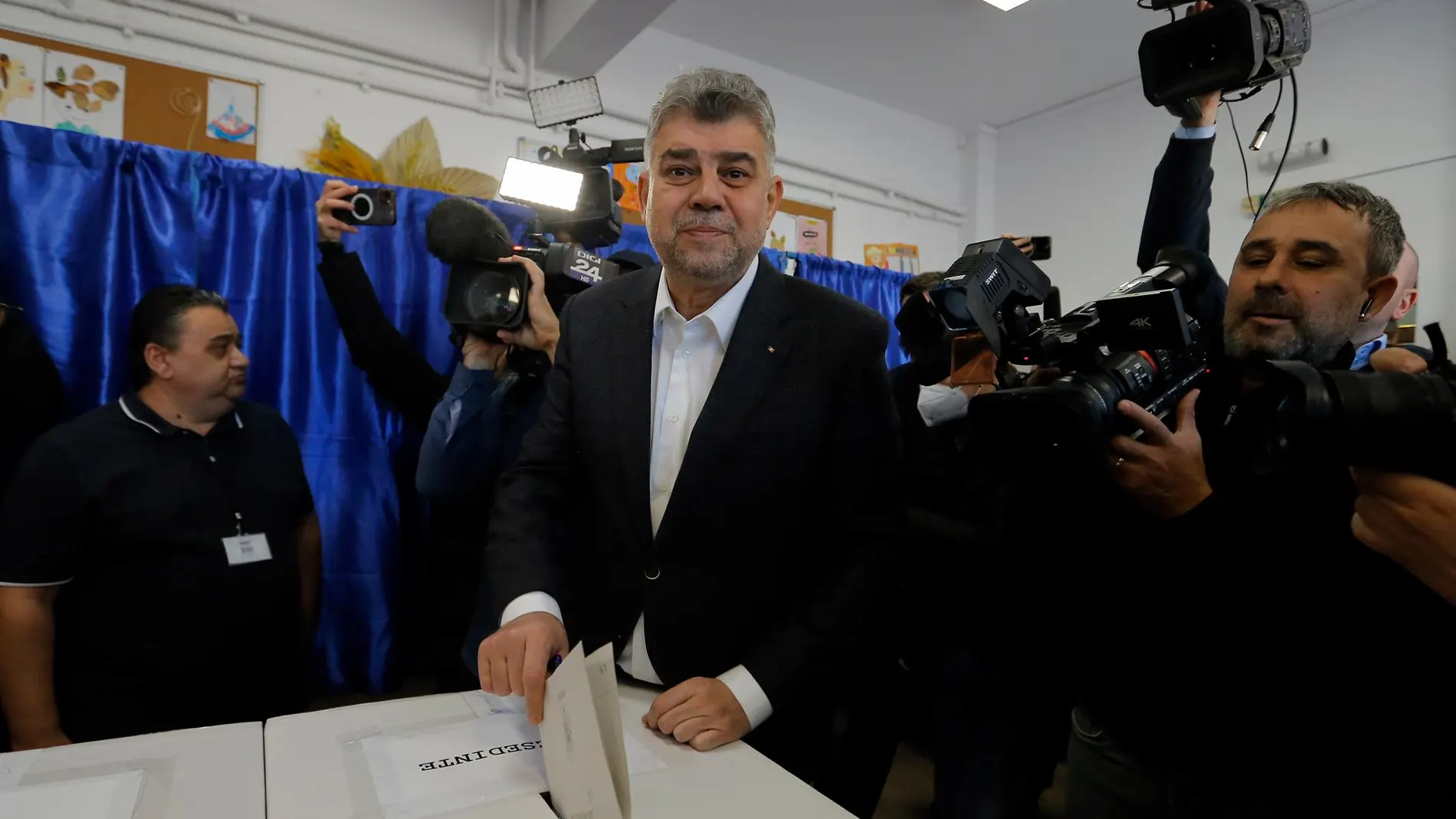 Rumanía.- El primer ministro rumano invita a votar pensando en Europa y la OTAN para no caer en el "caos"