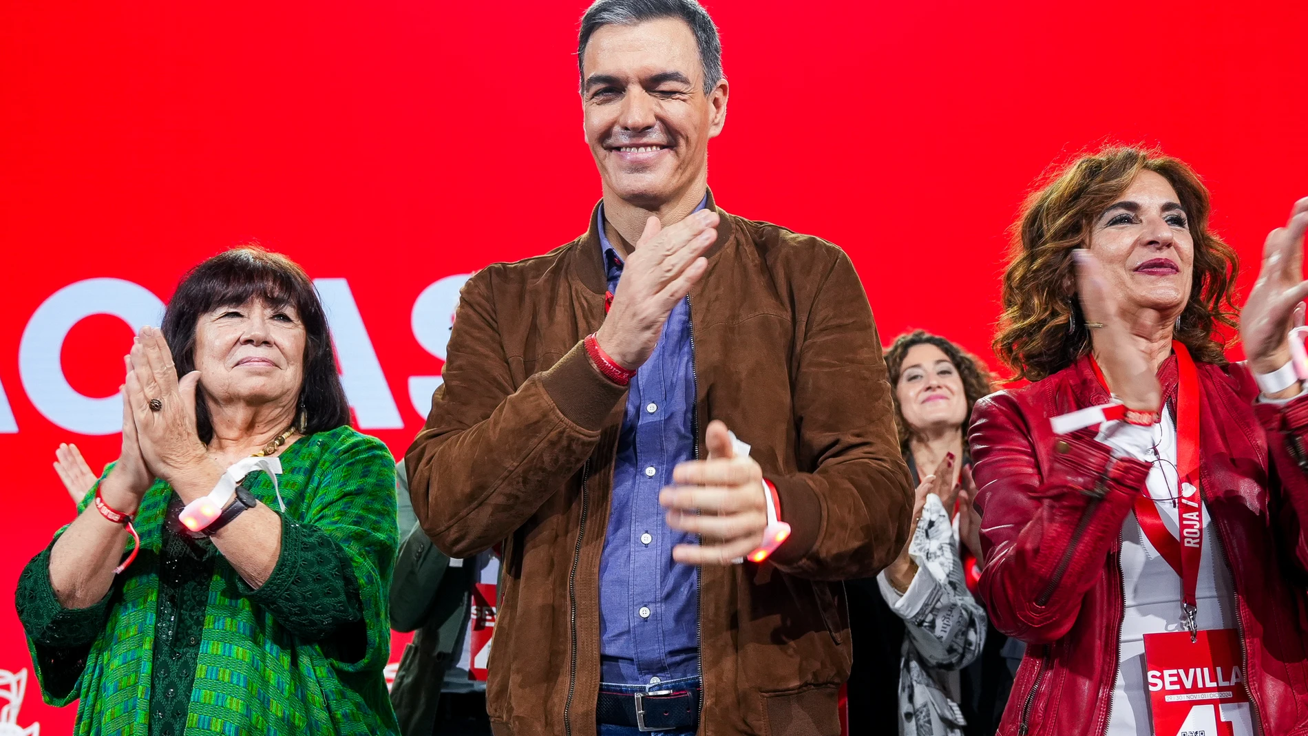 El Presidente del Gobierno, Pedro Sánchez, durante la clausura del 41º Congreso Federal del PSOE en el Palacio de Congresos y Exposiciones. A 1 de diciembre de 2024, en Sevilla, Andalucía (España). El 41º Congreso Federal del PSOE concluye en Sevilla con su jornada de clausura celebrada en Fibes. Durante el evento, se trazaron las líneas estratégicas del partido para los próximos años, destacando el compromiso con las políticas sociales, la igualdad y la sostenibilidad. La clausura contó con ...
