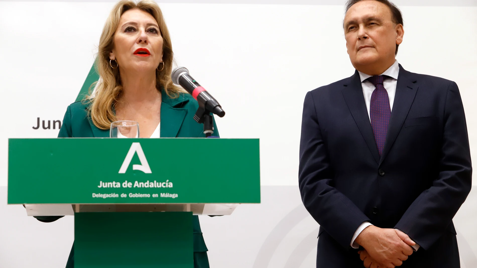 La consejera de Economía, Hacienda y Fondos Europeos, Carolina España interviene tras el acuerdo. A 2 de diciembre de 2024, En Málaga, Andalucía (España). La consejera de Economía, Hacienda y Fondos Europeos, Carolina España; el consejero de Universidad, Investigación e Innovación, José Carlos Gómez Villamandos; y el rector de la Universidad de Málaga, Juan Teodomiro López Navarrete, han presentado un acuerdo de colaboración en la Delegación del Gobierno de la Junta de Andalucía. Este pacto b...