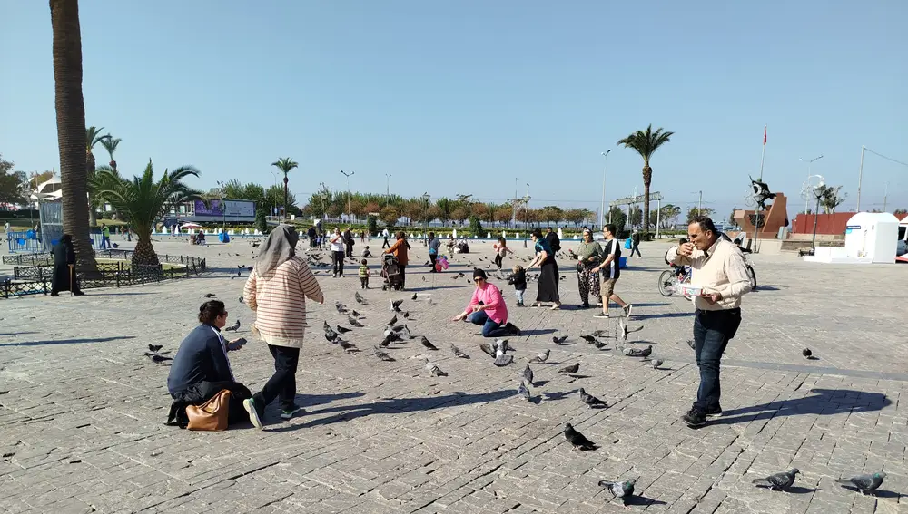 La plaza de Konak es un lugar muy concurrido