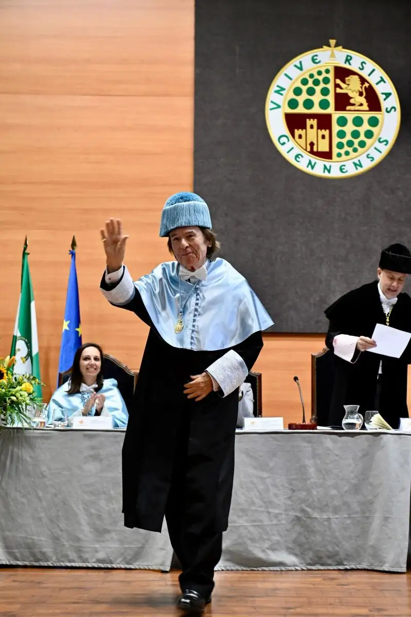 Investidura de 'Raphael' como Doctor Honoris Causa por la Universidad de Jaén