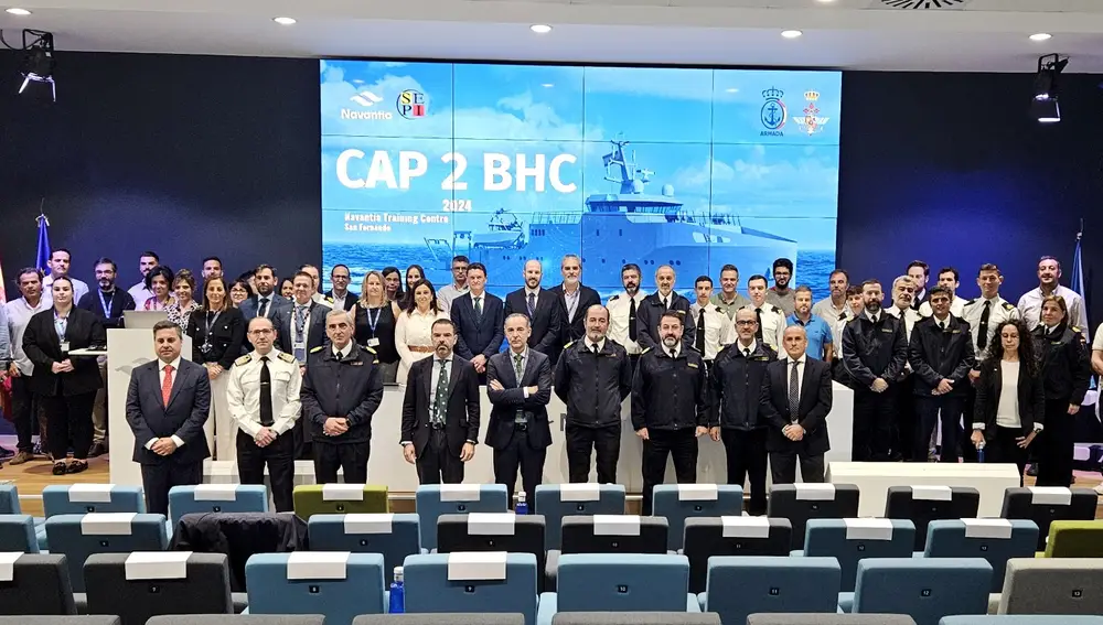 Imagen de los participantes de la reunión entre Navantia y la Armada sobre los Buques Hidrográficos Costeros