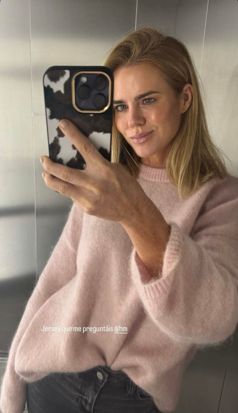 Amelia Bono con jersey rosa.