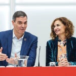Pedro Sánchez y María Jesús Montero en la reunión de la nueva ejecutiva del PSOE. David Jar