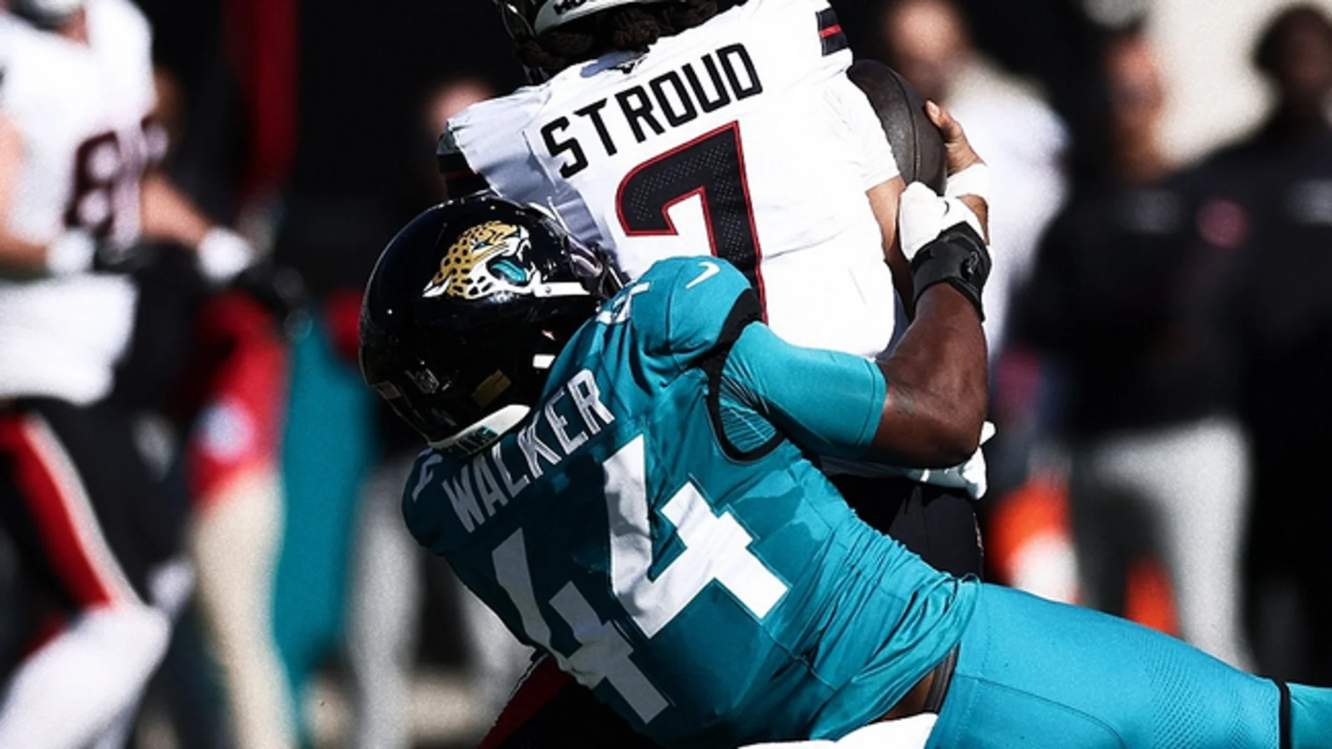 Jugadores de Jacksonville Jaguars y Houston Texans durante su enfrentamiento en el el EverBank Stadium