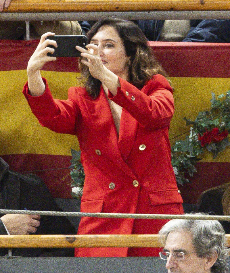 El look de Ayuso.