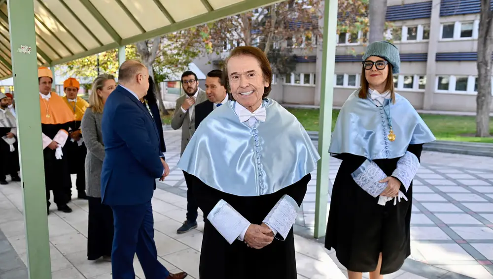 Investidura de 'Raphael' como Doctor Honoris Causa por la Universidad de Jaén