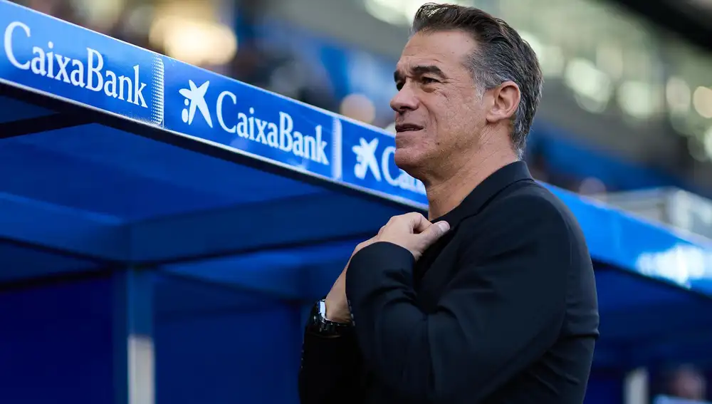 AMP.- Fútbol.- El Deportivo Alavés destituye a Luis García Plaza y confía en Coudet