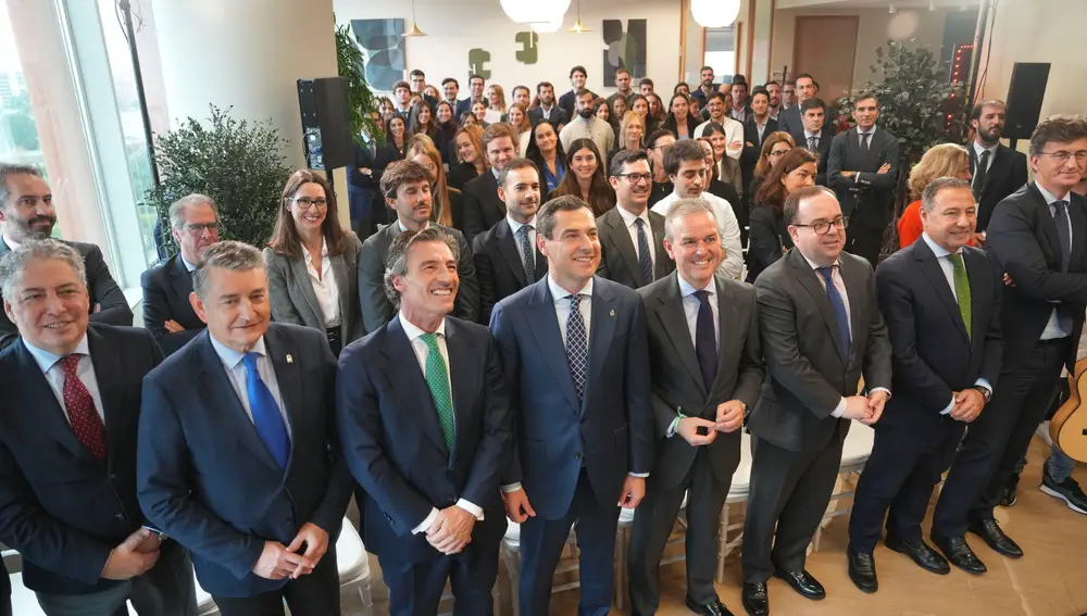 Juanma Moreno inaugura la nueva sede de EY en Torre Sevilla