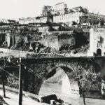 El Alcázar, tras ser destruido durante la Guerra Civil