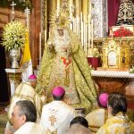 Monseñor Edgar Peña entrega la Rosa de Oro a la Esperanza Macarena en su basílica