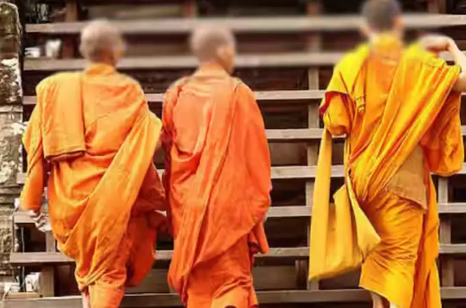Un abad tailandés ocultaba 73 cadáveres en un templo que usaba para meditar con otros monjes Un abad tailandés ocultaba 73 cadáveres en un templo que usaba para meditar con otros monjes
