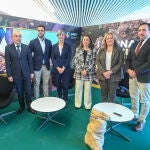 a consejera de Agricultura y Ganadería, María González Corral, y la alcaldesa de Burgos, Cristina Ayala, además de la directora de Asuntos Corporativos y Sostenibilidad de Pepsico, Marta Puyuelo