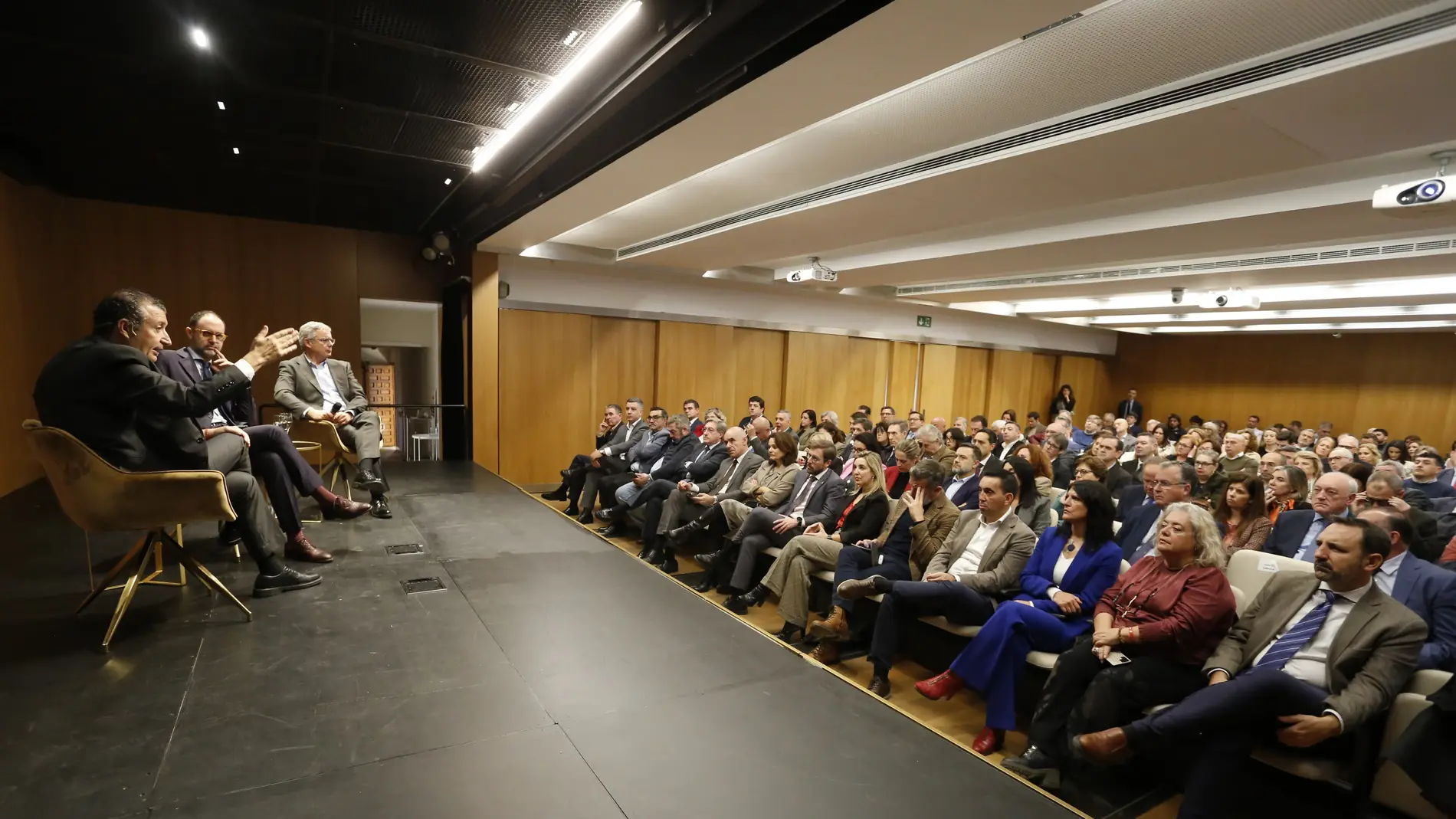 Javier Fernández, en el Desayuno informativo de LA RAZÓN