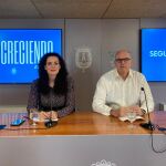 Los portavoces del Gobierno Local, Cristina Cutanda y Manuel Villar, en la rueda de prensa del Gobierno Local hoy