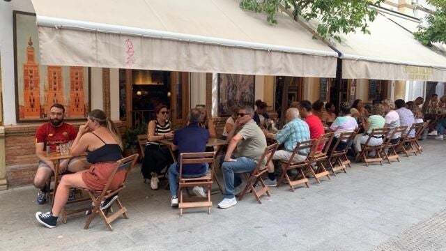 Sevilla.- Los hosteleros ven "inviable" abrir los bares durante la Magna ante las "desmedidas" regulaciones adoptadas