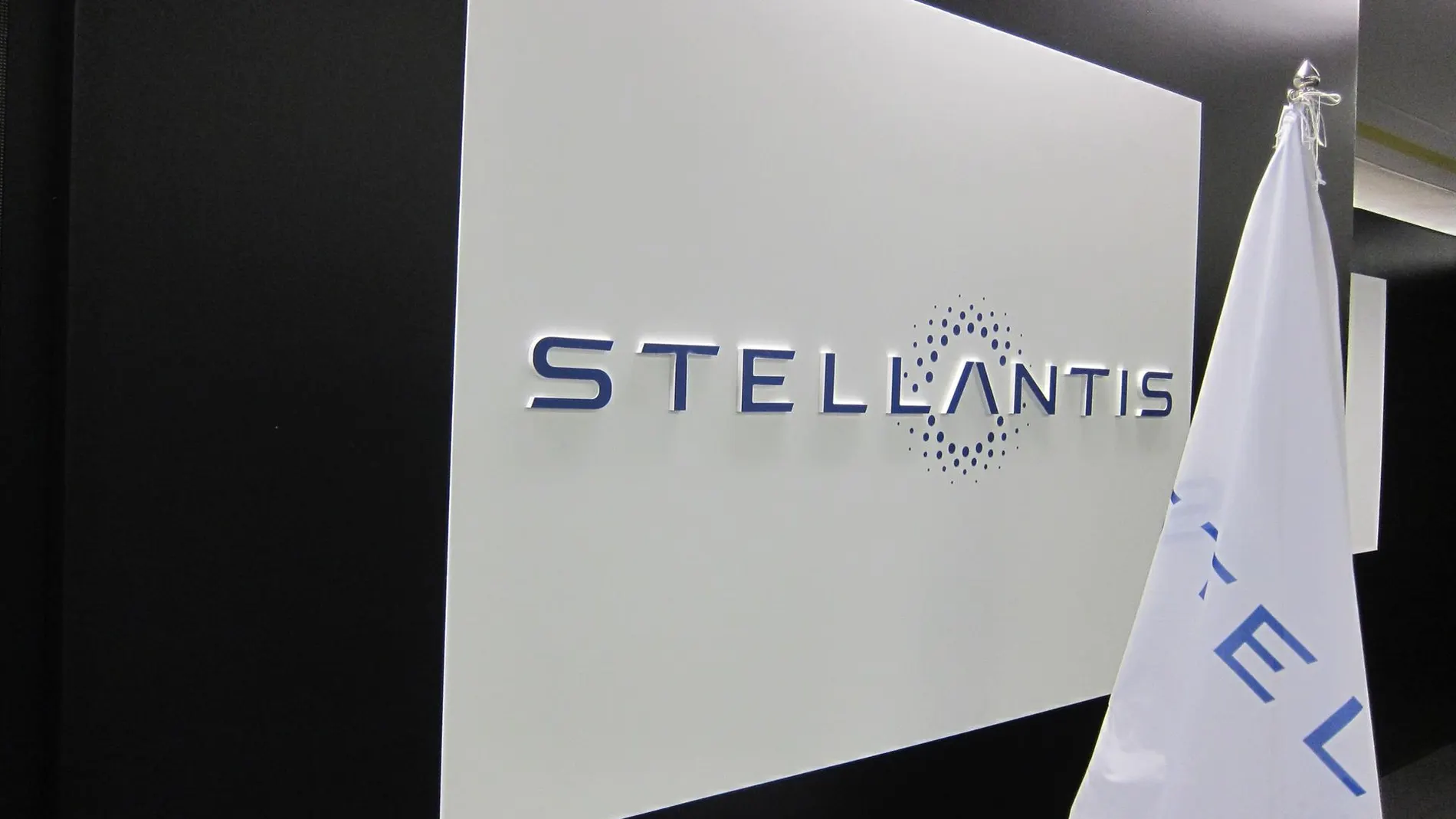 Economía/Motor.- DBRS dice que la salida de Tavares no cambia la calificación de Stellantis, que revisará en 2025