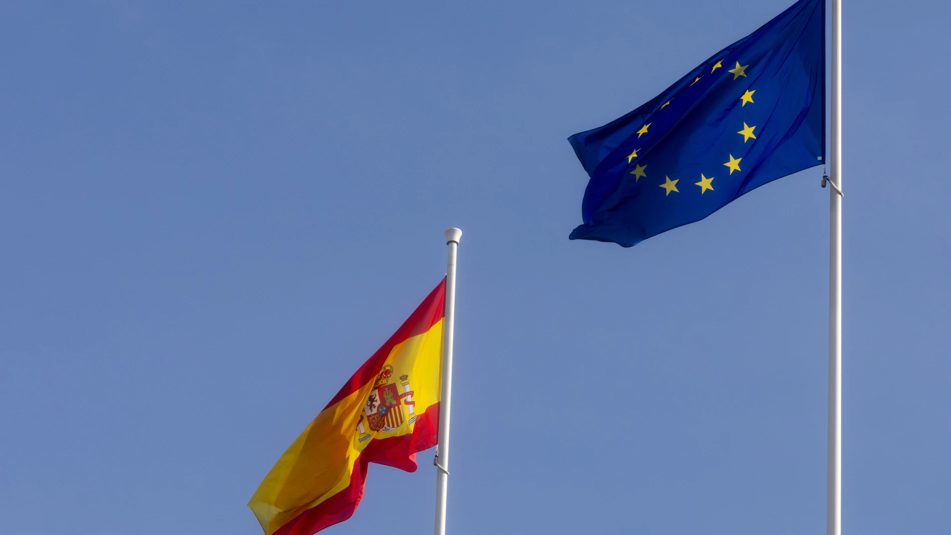 Las banderas de España y de la Unión Europea, a 3 de diciembre de 2024, en Madrid (España).03 DICIEMBRE 2024Eduardo Parra / Europa Press03/12/2024