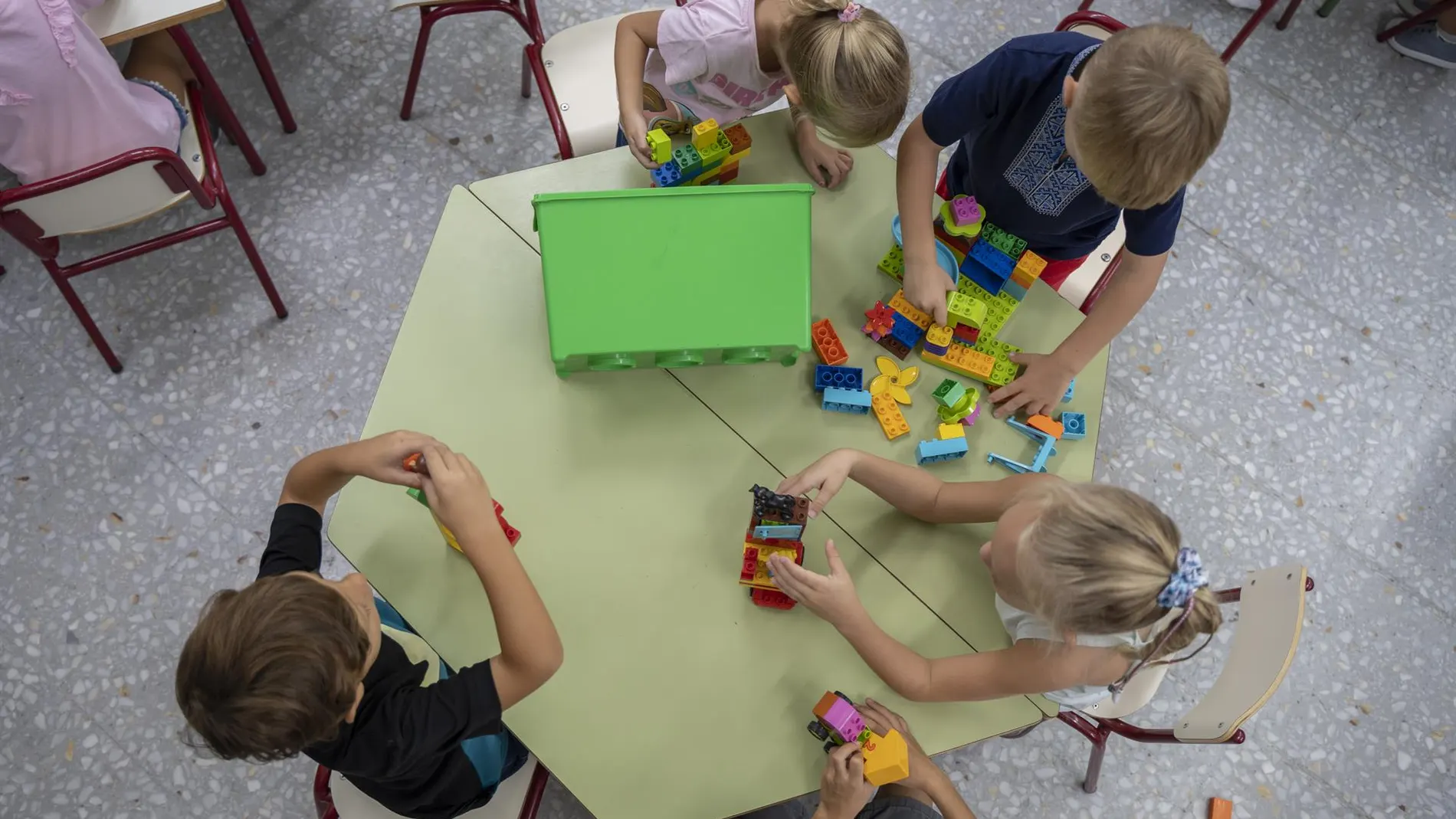 MADRID.-El coste de criar a un hijo en la Comunidad aumenta a 896 euros al mes, un 18% más que la media, según Save The Children