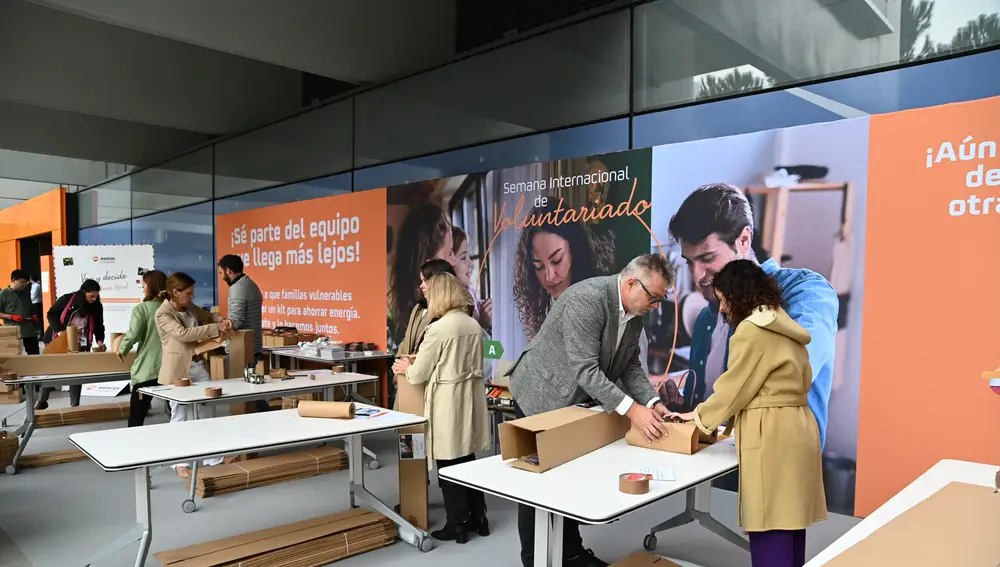 Un total de 340 personas en España y Portugal ensamblaron más de 1.300 kits de eficiencia energética