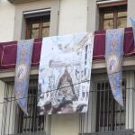Balcones decorados con motivo de la procesión Magna de Sevilla