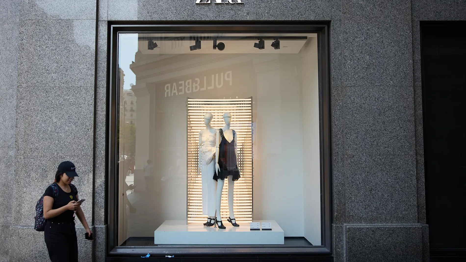 Economía/Bolsa.- Inditex sube un 2% en Bolsa y su capitalización marca un récord al filo de los 175.000 millones