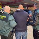 Sucesos.- Detienen en Cieza a un ladrón que se dejó el móvil dentro de un vehículo del que robo material de obra
