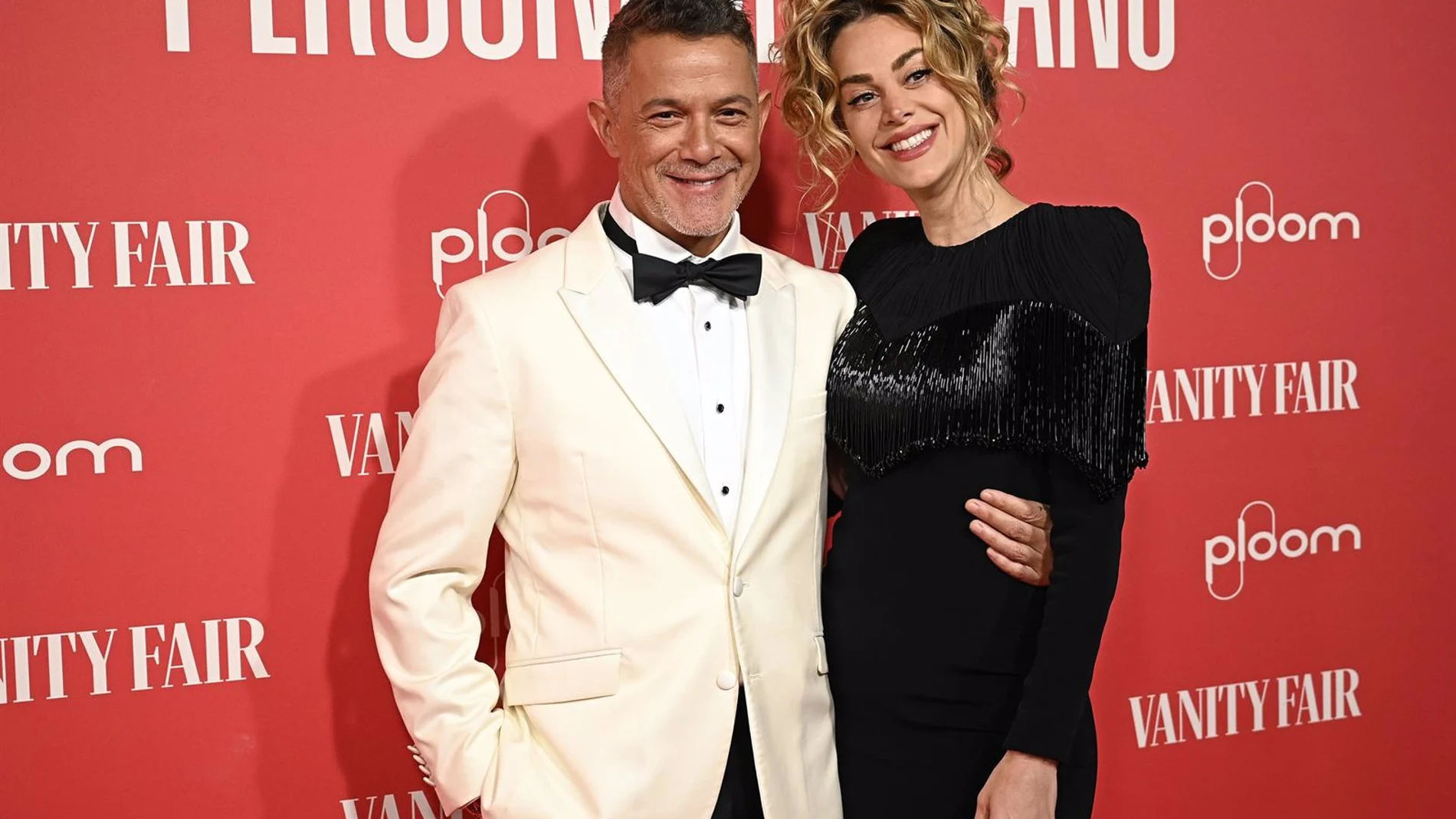 Alejandro Sanz posa por primera vez junto a su pareja, Candela Márqez