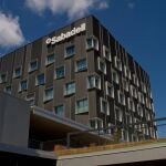 Economía/Finanzas.- Un juez británico condena a Cerberus a pagar 400 millones a Sabadell por la venta de activos tóxicos
