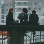 Las personas que son muy agradables pero tienen pocos amigos cercanos suelen mostrar estos 7 rasgos