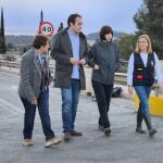 El alcalde de Cheste, José Morell, en el centro con la ministra y secretaria del PSPV-PSOE, Diana Morant, y la delegada del Gobierno en la Comunitat Valenciana, Pilar Bernabé
