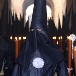 Nazarenos de la hermandad de Los Estudiantes de Sevilla