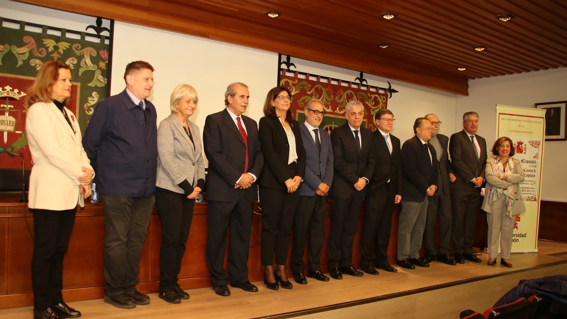 Acto de homenaje a la Constitución y al Estatuto de Autonomía celebrado en León