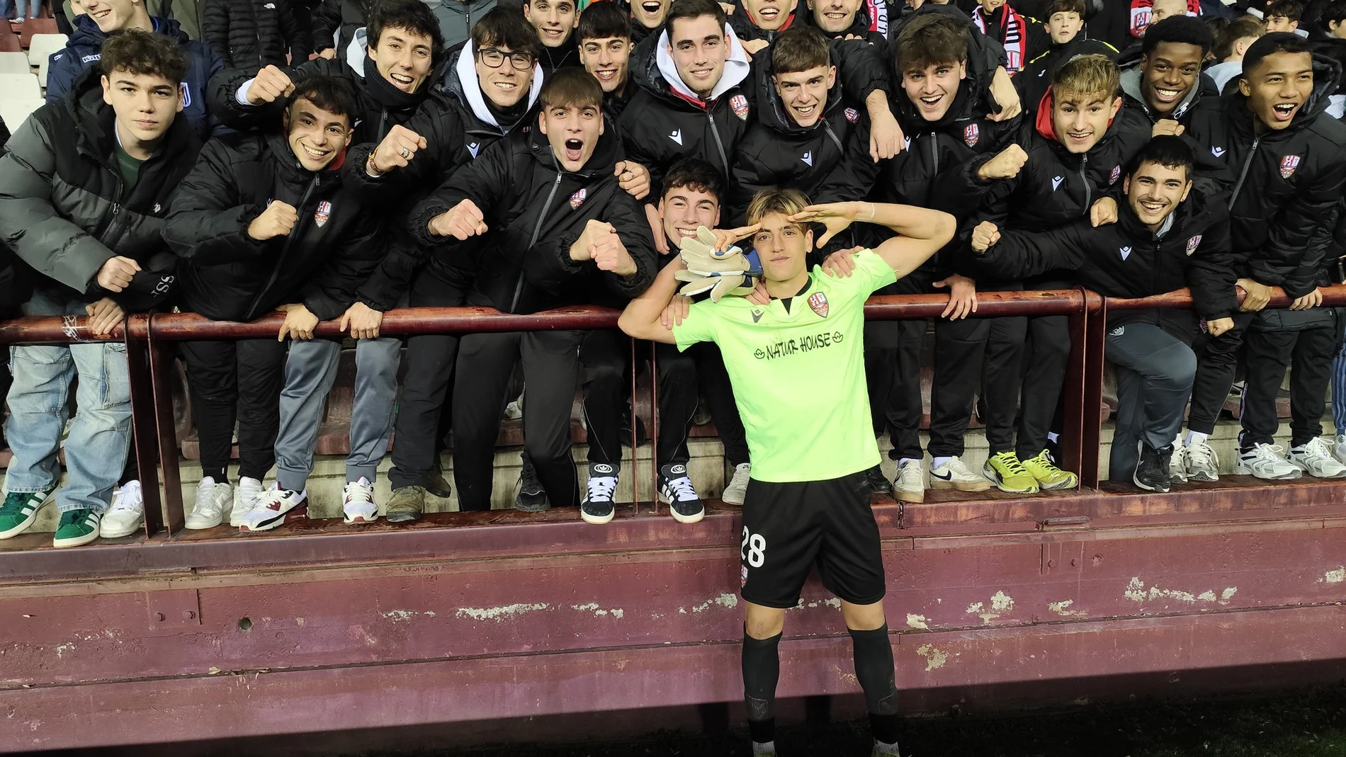 Locura en Las Gaunas: Se pone portero, para un penalti y elimina al Girona